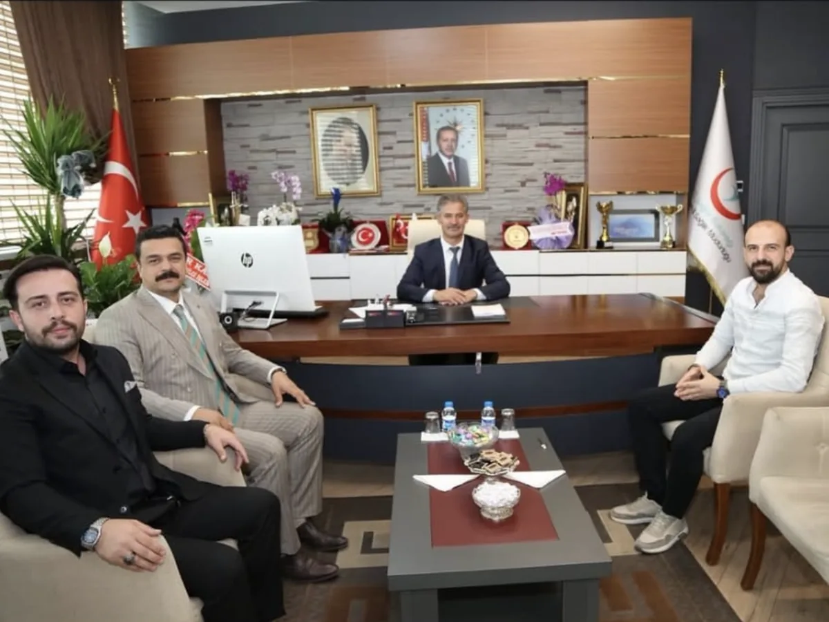 SAYLOD heyeti, Erzurum İl Sağlık Müdürü Dr. Mehmet Meral ile makamında.