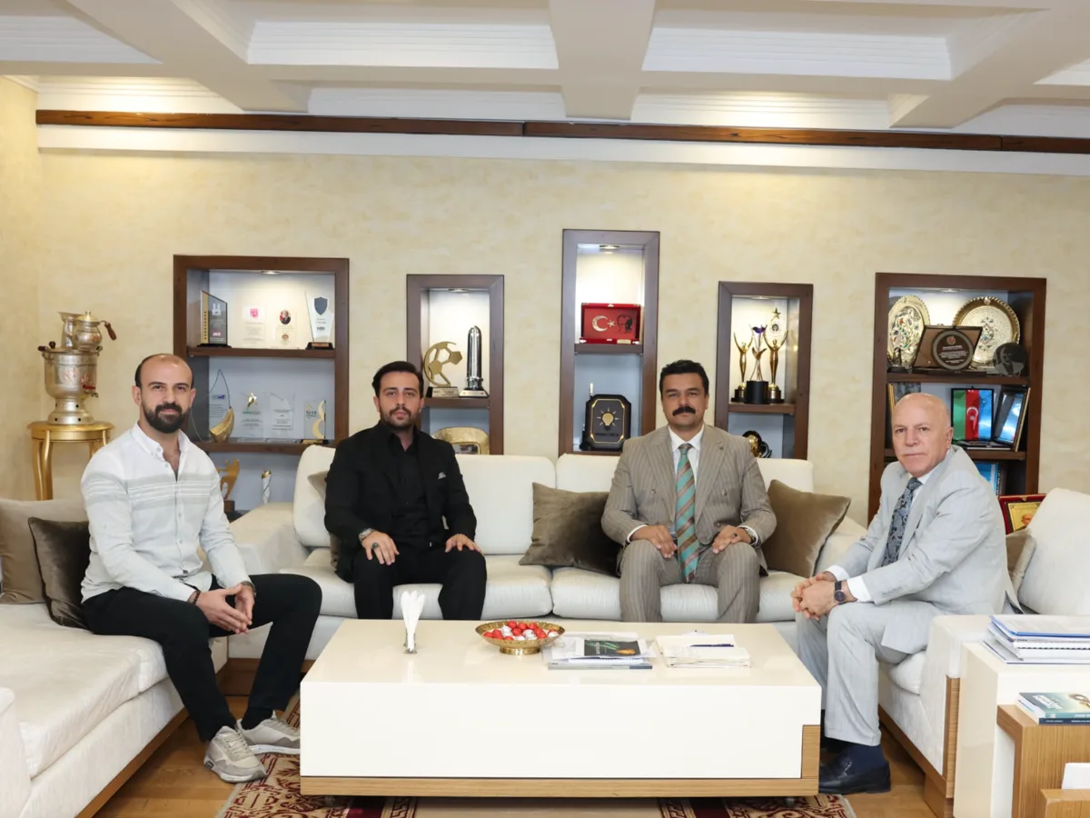 SAYLOD heyeti, Erzurum Büyükşehir Belediye Başkanı Mehmet Sekmen ile makamında.